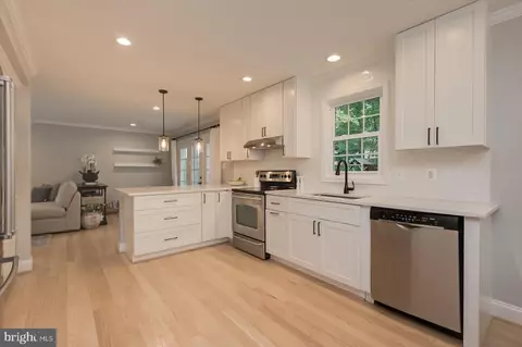 Kitchen - 11670 Stockbridge Ln, Reston, VA 20194 photo 4 of 7