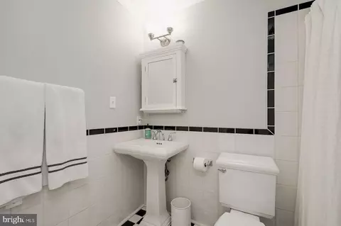 Bath - 11670 Stockbridge Ln, Reston, VA 20194 photo 5 of 5