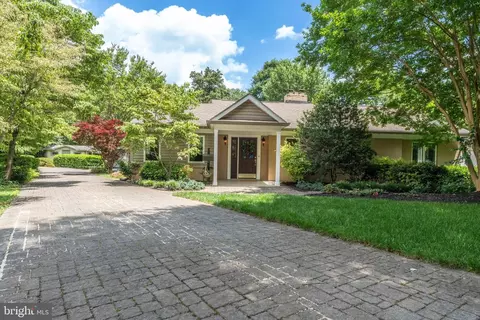 3437 Upside Ct, Falls Church, VA 22042