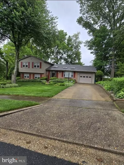 9227 Nester Rd, Fairfax, VA 22032