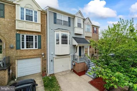 5431 Crystalford Ln, Centreville, VA 20120