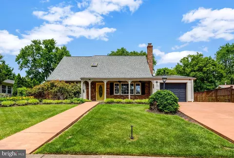 13224 Pearsall Ln, Fairfax, VA 22033
