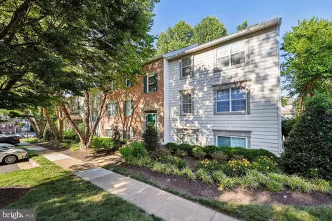 12023 Golf Ridge Ct #202, Fairfax, VA 22033