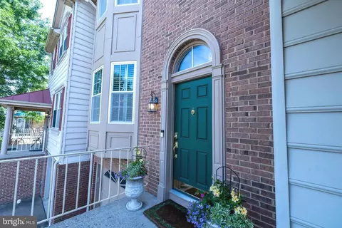 14084 Winding Ridge Ln, Centreville, VA 20121