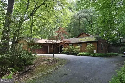 2505 Patrick St, Vienna, VA 22180