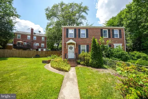 2215 Farrington Ave, Alexandria, VA 22303