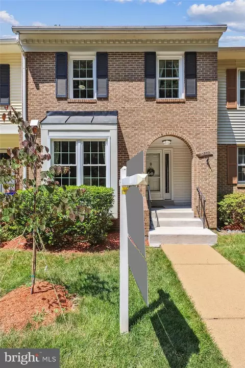 5860 Langton Dr, Alexandria, VA 22310