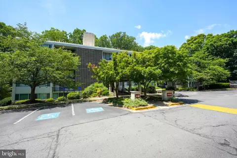 4410 Briarwood Ct N #6, Annandale, VA 22003