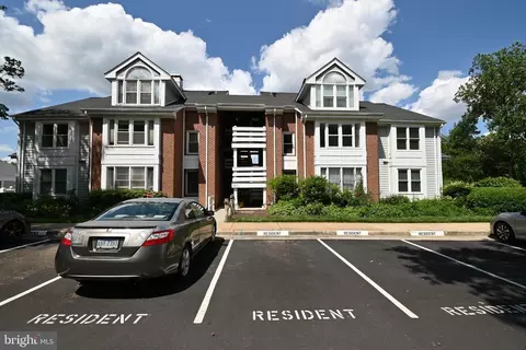 7604 N Lakeside Village Dr #7604N, Falls Church, VA 22042