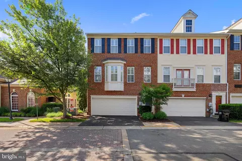 8067 Genea Way #4, Falls Church, VA 22042