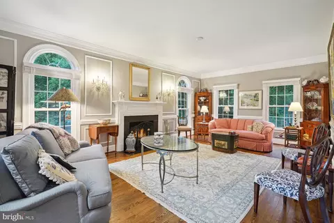 8007 Algarve St, Mclean, VA 22102 photo 5