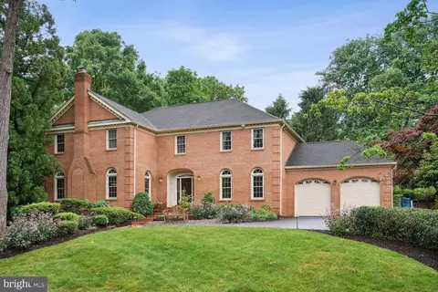 8007 Algarve St, Mclean, VA 22102 photo 3