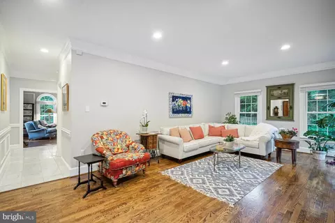 8007 Algarve St, Mclean, VA 22102 photo 18