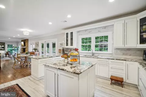 8007 Algarve St, Mclean, VA 22102 photo 11