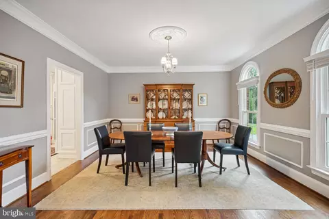 8007 Algarve St, Mclean, VA 22102 photo 8