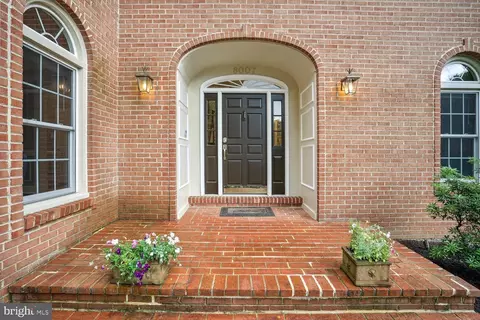 8007 Algarve St, Mclean, VA 22102 photo 2