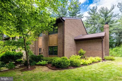11328 Headlands Ct, Reston, VA 20191