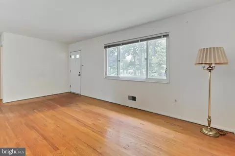 7409 Estaban Pl, Springfield, VA 22151 photo 2