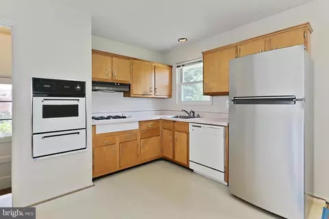 7409 Estaban Pl, Springfield, VA 22151 photo 5