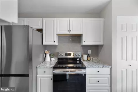 6404 Thornhill Ct, Springfield, VA 22150 photo 7