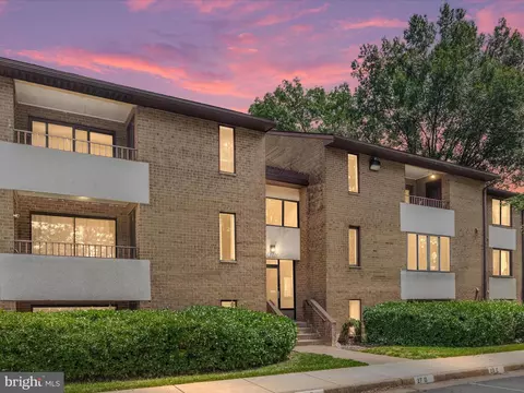 529 Florida Ave #T3, Herndon, VA 20170