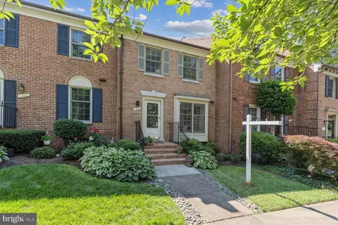 4491 Morning Wind Ct, Annandale, VA 22003