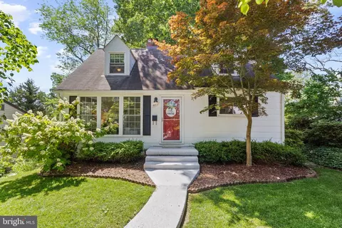 6821 Donahue Ct, Falls Church, VA 22042
