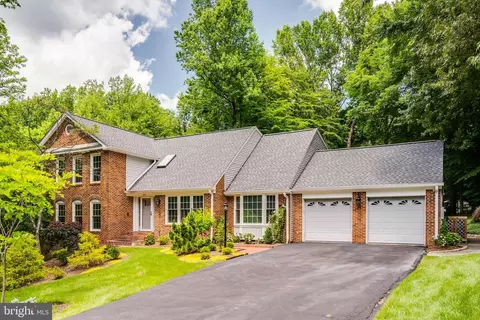6094 Arrington Dr, Fairfax Station, VA 22039