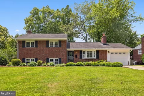 6312 Eppard St, Falls Church, VA 22044
