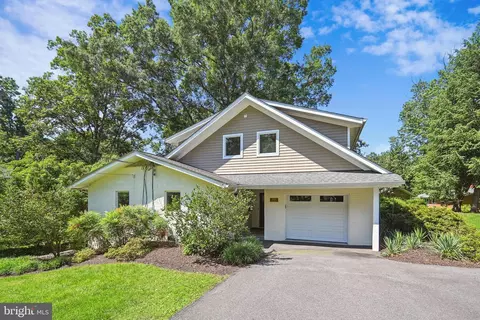 5844 Doris Dr, Alexandria, VA 22311