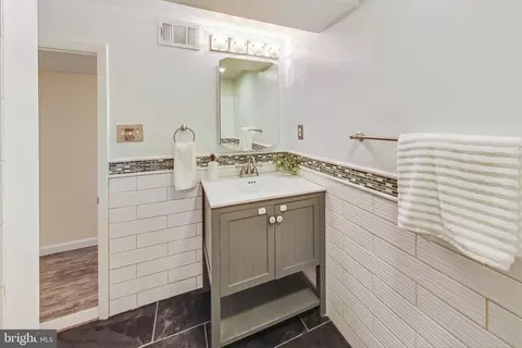 Bath - 5504 Kempton Dr, Springfield, VA 22151 photo 3 of 4