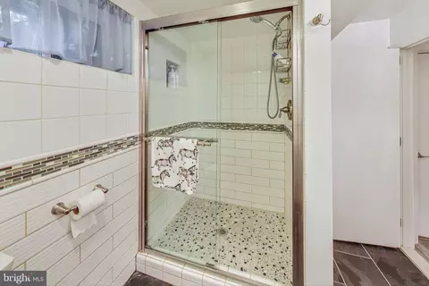 Bath - 5504 Kempton Dr, Springfield, VA 22151 photo 4 of 4