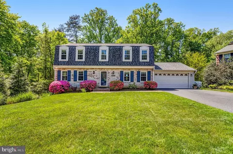 8437 Chapelwood Ct, Annandale, VA 22003