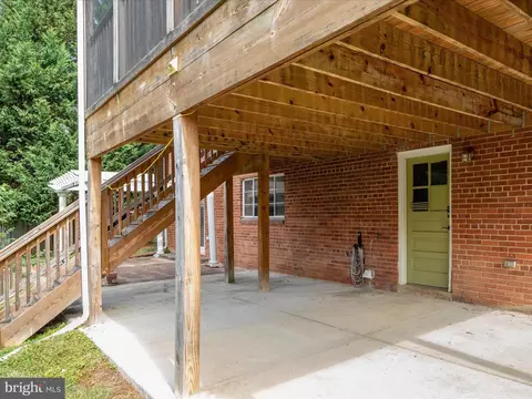 Exterior - 7517 Inzer St, Springfield, VA 22151 photo 5 of 8