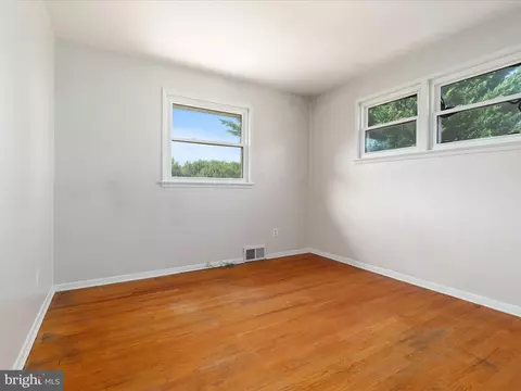 Bedroom - 7517 Inzer St, Springfield, VA 22151 photo 2 of 3