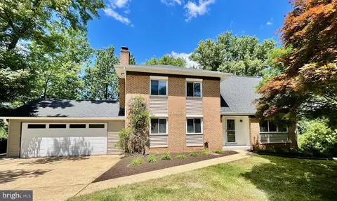 9202 Hambletonian Pl, Vienna, VA 22182