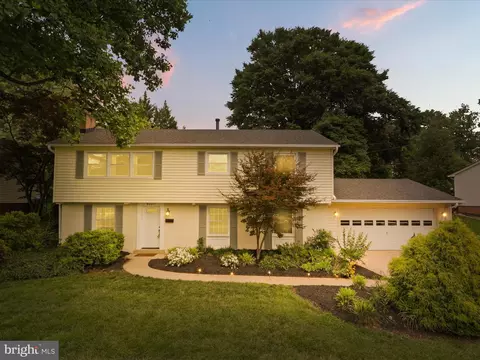 9527 Old Creek Dr, Fairfax, VA 22032