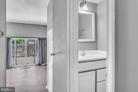 Entry Way - 8360 Forrester Blvd #472, Springfield, VA 22152 photo 4 of 5