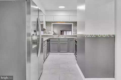 Entry Way - 8360 Forrester Blvd #472, Springfield, VA 22152 photo 3 of 5