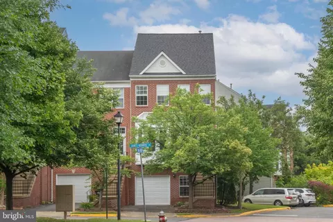 2557 James Monroe Cir, Herndon, VA 20171