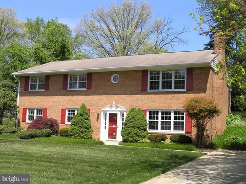 10714 Almond St, Fairfax, VA 22032
