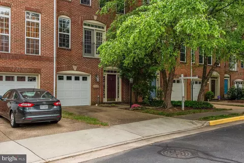 13613 Acorn Hunt Pl, Herndon, VA 20171