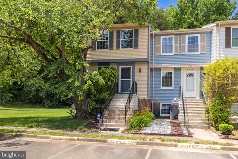 6848 Heatherway Ct, Alexandria, VA 22315