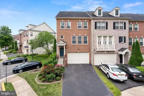 4622 Carisbrooke Ln, Fairfax, VA 22030