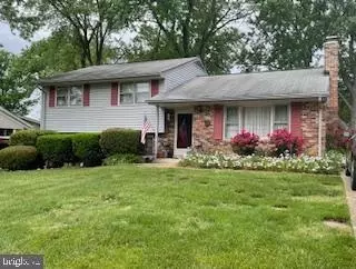 8106 Carrick Ln, Springfield, VA 22151