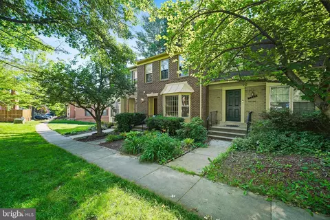4723 Gainsborough Dr, Fairfax, VA 22032