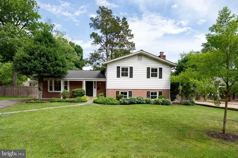 8401 Ashwood Dr, Alexandria, VA 22308