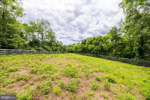 15375 Compton Rd, Centreville, VA 20121 photo 2