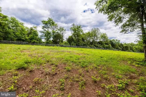 15375 Compton Rd, Centreville, VA 20121 photo 3