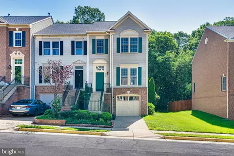 5572 Jowett Ct, Alexandria, VA 22315